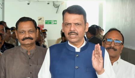 महाराष्ट्र सीएम फडणवीस ने राहुल गांधी के दिल्ली विरोध प्रदर्शन की आलोचना की, कांग्रेस पर लगाया आरोप महाराष्ट्र सीएम फडणवीस ने राहुल गांधी के दिल्ली विरोध प्रदर्शन की आलोचना की, कांग्रेस पर लगाया आरोप