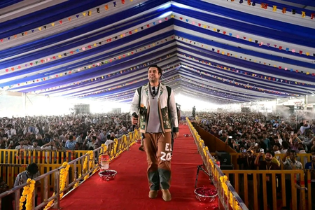 भोपाल में सीएम यूथ कॉन्क्लेव के दौरान हंगामा, जुबिन नौटियाल की परफॉर्मेंस में छात्रों और पुलिस की झड़प भोपाल में सीएम यूथ कॉन्क्लेव के दौरान हंगामा, जुबिन नौटियाल की परफॉर्मेंस में छात्रों और पुलिस की झड़प