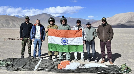 16 हजार फीट की ऊंचाई से छलांग, स्वदेशी पैराशूट ने पास की परीक्षा 16 हजार फीट की ऊंचाई से छलांग, स्वदेशी पैराशूट ने पास की परीक्षा