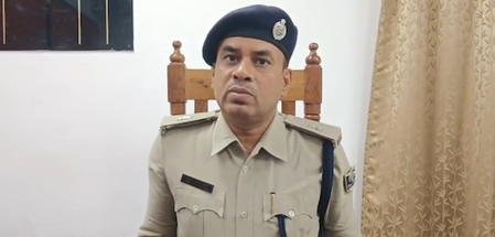 पटना शेयर मार्केट में दोगुना रिटर्न का झांसा देकर करोड़ों की ठगी, आरोपी श्रीधर पाठक गिरफ्तार पटना शेयर मार्केट में दोगुना रिटर्न का झांसा देकर करोड़ों की ठगी, आरोपी श्रीधर पाठक गिरफ्तार