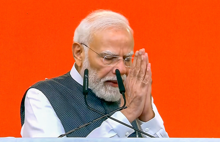 25 सालों से जनसेवा में समर्पित प्रधानमंत्री मोदी, इन योजनाओं का गुजरात से दिल्ली तक किया विस्तार