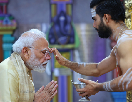 जनसेवा के 25 वर्ष पीएम मोदी ने दिल्ली के श्री विनायक मंदिर में की पूजा-अर्चना, लिया भगवान गणेश का आशीर्वाद