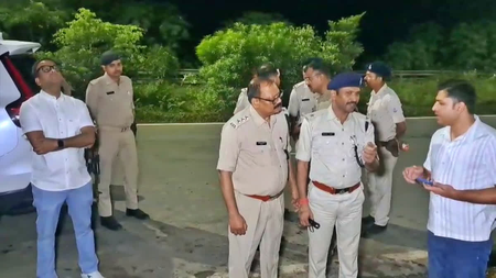 जमशेदपुर मरीन ड्राइव के जंगल में पुलिस एनकाउंटर, दो अपराधियों के पैर में लगी गोली जमशेदपुर मरीन ड्राइव के जंगल में पुलिस एनकाउंटर, दो अपराधियों के पैर में लगी गोली