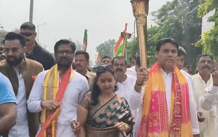 पीएम मोदी के सार्वजनिक जीवन के 25 साल पूरे, अमरोहा में भाजपा ने निकाली सेवा ज्योति यात्रा