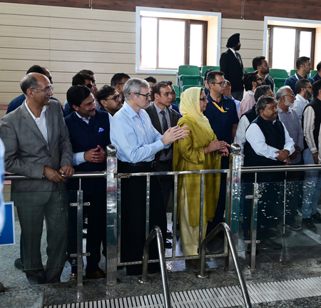 कश्मीर के बच्चों में इस खेल के प्रति काफी रुचि, लेकिन आवश्यक बुनियादी ढांचे की कमी सीएम उमर अब्दुल्ला कश्मीर के बच्चों में इस खेल के प्रति काफी रुचि, लेकिन आवश्यक बुनियादी ढांचे की कमी सीएम उमर अब्दुल्ला