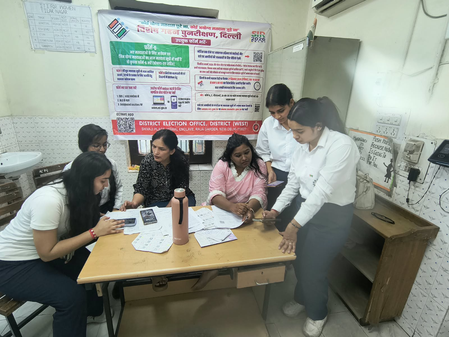 दिल्ली सीईओ का अभियान छूटे हुए पात्र मतदाताओं के नाम जोड़ने के लिए विशेष शिविर दिल्ली सीईओ का अभियान छूटे हुए पात्र मतदाताओं के नाम जोड़ने के लिए विशेष शिविर