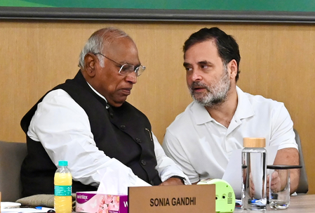 मल्लिकार्जुन खड़गे, राहुल गांधी सहित कई नेताओं ने रूपी सोरेन के निधन पर जताया शोक मल्लिकार्जुन खड़गे, राहुल गांधी सहित कई नेताओं ने रूपी सोरेन के निधन पर जताया शोक
