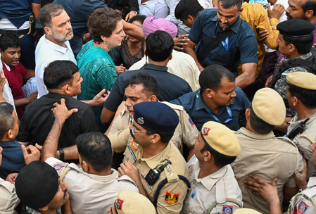 दिल्ली में राहुल-प्रियंका को हिरासत में लेने पर भड़के सीएम शिवकुमार, बोले- हौसला नहीं तोड़ सकते दिल्ली में राहुल-प्रियंका को हिरासत में लेने पर भड़के सीएम शिवकुमार, बोले- हौसला नहीं तोड़ सकते