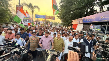 भोपाल में कांग्रेस का वोट बचाओ, देश बचाओ पैदल मार्च, विपक्षी सांसदों को रोके जाने पर विरोध भोपाल में कांग्रेस का वोट बचाओ, देश बचाओ पैदल मार्च, विपक्षी सांसदों को रोके जाने पर विरोध