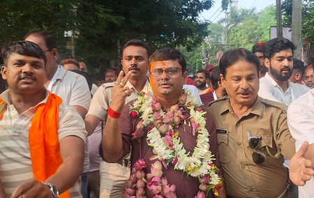 रेजीनगर उपचुनाव में भाजपा की ऐतिहासिक जीत, शंखरावह सरकार ने 75 हजार से ज्यादा वोटों से मारी बाजी रेजीनगर उपचुनाव में भाजपा की ऐतिहासिक जीत, शंखरावह सरकार ने 75 हजार से ज्यादा वोटों से मारी बाजी