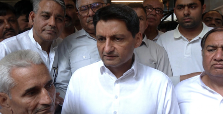 कांग्रेस कार्यकर्ताओं को परेशान कर रही पुलिस, लोकतंत्र की आवाज दबाई नहीं जा सकती दीपेंद्र हुड्डा कांग्रेस कार्यकर्ताओं को परेशान कर रही पुलिस, लोकतंत्र की आवाज दबाई नहीं जा सकती दीपेंद्र हुड्डा