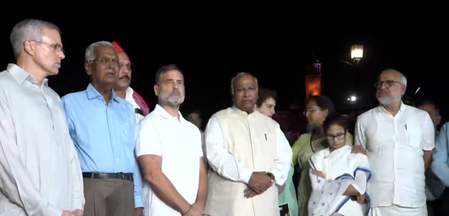 सीईसी विवाद विपक्ष ने की राष्ट्रपति से मुलाकात, द्रौपदी मुर्मु ने वोट चोरी के आरोप पर मांगा सबूत सीईसी विवाद विपक्ष ने की राष्ट्रपति से मुलाकात, द्रौपदी मुर्मु ने वोट चोरी के आरोप पर मांगा सबूत