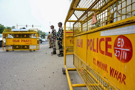 दिल्ली बॉर्डर के आसपास गौतमबुद्धनगर पुलिस का सघन चेकिंग अभियान, संदिग्ध वाहनों की ली जा रही तलाशी दिल्ली बॉर्डर के आसपास गौतमबुद्धनगर पुलिस का सघन चेकिंग अभियान, संदिग्ध वाहनों की ली जा रही तलाशी