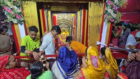 वाराणसी से हरिद्वार तक, शारदीय नवरात्रि के पहले दिन मां के दरबार में उमड़ा आस्था का सैलाब वाराणसी से हरिद्वार तक, शारदीय नवरात्रि के पहले दिन मां के दरबार में उमड़ा आस्था का सैलाब