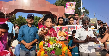 प्रयागराज में बिग फैन पूनम समेत प्रशसंकों ने खास अंदाज में मनाया सदी के महानायक अमिताभ बच्चन का जन्मदिन प्रयागराज में बिग फैन पूनम समेत प्रशसंकों ने खास अंदाज में मनाया सदी के महानायक अमिताभ बच्चन का जन्मदिन
