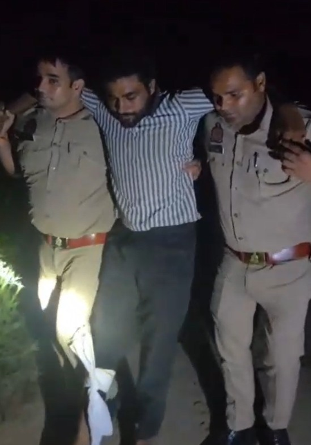 बुलंदशहर में भूरा गैंग का एनकाउंटर सरगना समेत पांच पशु चोर गिरफ्तार, दो बदमाश घायल बुलंदशहर में भूरा गैंग का एनकाउंटर सरगना समेत पांच पशु चोर गिरफ्तार, दो बदमाश घायल