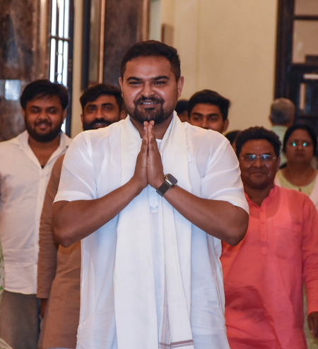 श्रावस्ती एयरपोर्ट के निर्माण में गड़बड़ी का आरोप, विधायक प्रतीक भूषण सिंह ने सीएम योगी से मांगी उच्चस्तरीय जांच श्रावस्ती एयरपोर्ट के निर्माण में गड़बड़ी का आरोप, विधायक प्रतीक भूषण सिंह ने सीएम योगी से मांगी उच्चस्तरीय जांच