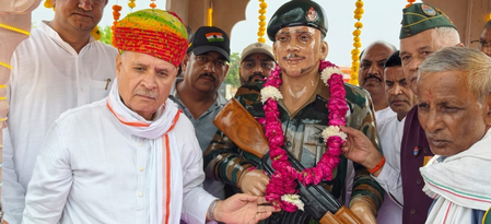 डेढ़ साल के संघर्ष के बाद शहीद अग्निवीर को मिला सम्मान, केंद्रीय मंत्री ने किया प्रतिमा का अनावरण डेढ़ साल के संघर्ष के बाद शहीद अग्निवीर को मिला सम्मान, केंद्रीय मंत्री ने किया प्रतिमा का अनावरण