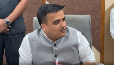 त्योहारी सीजन में गुजरात सरकार की बड़ी घोषणा, 1600 से अधिक अतिरिक्त बसें चलेंगी त्योहारी सीजन में गुजरात सरकार की बड़ी घोषणा, 1600 से अधिक अतिरिक्त बसें चलेंगी