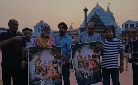 संजय मिश्रा ने पुरी के जगन्नाथ मंदिर में किए दर्शन, अमिताभ बच्चन को भी दीं जन्मदिन की शुभकामनाएं संजय मिश्रा ने पुरी के जगन्नाथ मंदिर में किए दर्शन, अमिताभ बच्चन को भी दीं जन्मदिन की शुभकामनाएं