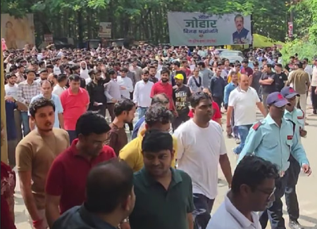 आईआईआईटी रांची में छात्र की मौत के बाद बवाल, निदेशक के इस्तीफे की मांग आईआईआईटी रांची में छात्र की मौत के बाद बवाल, निदेशक के इस्तीफे की मांग