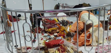 छत्तीसगढ़ धमतरी के शीतला शक्तिपीठ की अनूठी मान्यता, पुष्प और चावल गिराकर आशीर्वाद देती हैं मां छत्तीसगढ़ धमतरी के शीतला शक्तिपीठ की अनूठी मान्यता, पुष्प और चावल गिराकर आशीर्वाद देती हैं मां