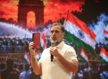 राहुल गांधी ने चुनाव आयोग को लेकर सुप्रीम कोर्ट में दाखिल की याचिका, मंगलवार को सुनवाई संभव राहुल गांधी ने चुनाव आयोग को लेकर सुप्रीम कोर्ट में दाखिल की याचिका, मंगलवार को सुनवाई संभव