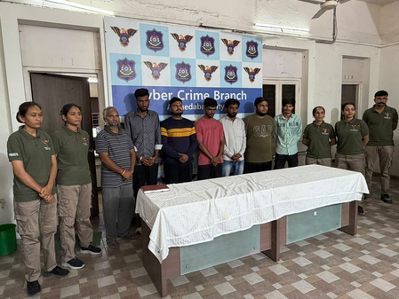 अश्लील पोस्ट, ब्लैकमेल गुजरात पुलिस ने एक महीने में 9 एफआईआर दर्ज कीं, 11 गिरफ्तार
