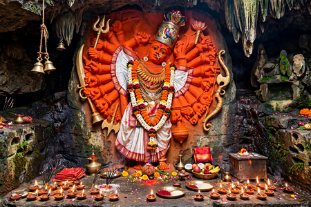 सप्तश्रृंगी शक्तिपीठ  यहां 18 हाथों से भक्तों को मां देती हैं आशीर्वाद