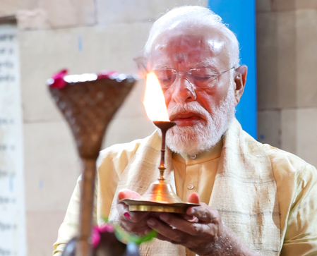 नवरात्रि के तीसरे दिन पीएम मोदी ने देवी स्तुति का वीडियो किया साझा, मां चंद्रघंटा से की मंगलकामना