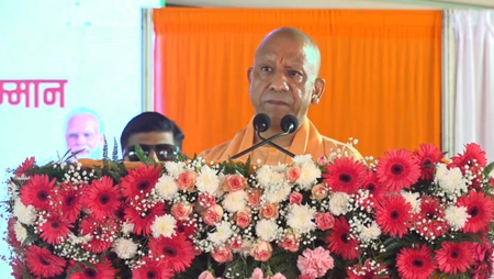 यूपी में ग्राम प्रहरियों का मानदेय बढ़ाकर 3,500 रुपये, योगी बोले-अब अपराधियों में कानून का खौफ यूपी में ग्राम प्रहरियों का मानदेय बढ़ाकर 3,500 रुपये, योगी बोले-अब अपराधियों में कानून का खौफ