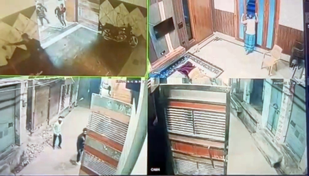 ग्रेटर नोएडा 7 दिन पहले हुई फायरिंग में युवक की हत्या का सीसीटीवी फुटेज आया सामने; अभी तक चार शूटर फरार ग्रेटर नोएडा 7 दिन पहले हुई फायरिंग में युवक की हत्या का सीसीटीवी फुटेज आया सामने; अभी तक चार शूटर फरार
