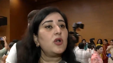 कांग्रेस मुख्यालय के बाहर प्रदर्शन के दौरान भाजपा महिला कार्यकर्ताओं के साथ बदसलूकी बांसुरी स्वराज कांग्रेस मुख्यालय के बाहर प्रदर्शन के दौरान भाजपा महिला कार्यकर्ताओं के साथ बदसलूकी बांसुरी स्वराज