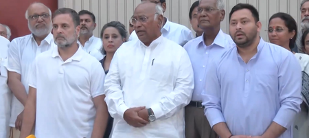 ज्ञानेश कुमार के इस्तीफे की मांग पर विपक्ष एकजुट, बैठक के बाद चुनाव आयोग पर तीखा हमला ज्ञानेश कुमार के इस्तीफे की मांग पर विपक्ष एकजुट, बैठक के बाद चुनाव आयोग पर तीखा हमला