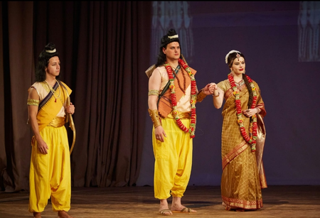 श्रीराम के स्वागत में मास्को तैयार, रामायण के पात्रों के वस्त्र दिल्ली के चांदनी चौक से खरीदकर ले गए रूस श्रीराम के स्वागत में मास्को तैयार, रामायण के पात्रों के वस्त्र दिल्ली के चांदनी चौक से खरीदकर ले गए रूस