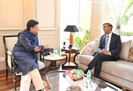 ऋषि सुनक ने पीयूष गोयल से की मुलाकात, भारत-ब्रिटेन व्यापार और टेक साझेदारी पर हुई चर्चा ऋषि सुनक ने पीयूष गोयल से की मुलाकात, भारत-ब्रिटेन व्यापार और टेक साझेदारी पर हुई चर्चा