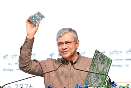 चिप उद्योग के लिए महत्वपूर्ण मटेरियल इकोसिस्टम विकसित करना होगा, तकनीकी संप्रभुता की राह में यही सबसे बड़ी चुनौती  अश्विनी वैष्णव