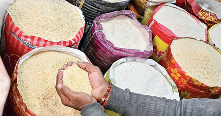 तमिलनाडु सरकार सहकारी स्टोरों के जरिए 40-50 रुपये प्रति किलो की दर से चावल बेचने पर कर रही विचार