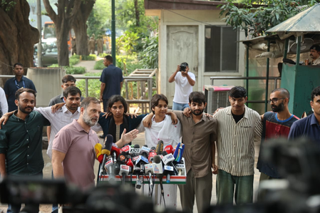 प्रधानमंत्री से लेकर सिपाही तक को दिलाएंगे सजा, प्रेस कॉन्फ्रेंस में बोले राहुल गांधी प्रधानमंत्री से लेकर सिपाही तक को दिलाएंगे सजा, प्रेस कॉन्फ्रेंस में बोले राहुल गांधी