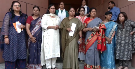जेएनयू यौन उत्पीड़न मामला एनसीडब्ल्यू प्रमुख से मिला भाजपा का प्रतिनिधिमंडल, सांसद के खिलाफ कार्रवाई की मांग जेएनयू यौन उत्पीड़न मामला एनसीडब्ल्यू प्रमुख से मिला भाजपा का प्रतिनिधिमंडल, सांसद के खिलाफ कार्रवाई की मांग