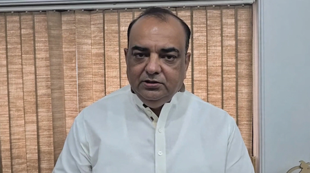 जौहर यूनिवर्सिटी में सरकारी जमीन पर कब्जा, आजम खान ने किया आकाश सक्सेना जौहर यूनिवर्सिटी में सरकारी जमीन पर कब्जा, आजम खान ने किया आकाश सक्सेना