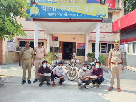 राहगीरों से चाकू दिखाकर लूटपाट करने वाले चार आरोपी गिरफ्तार, छीनी गई बाइक और मोबाइल बरामद