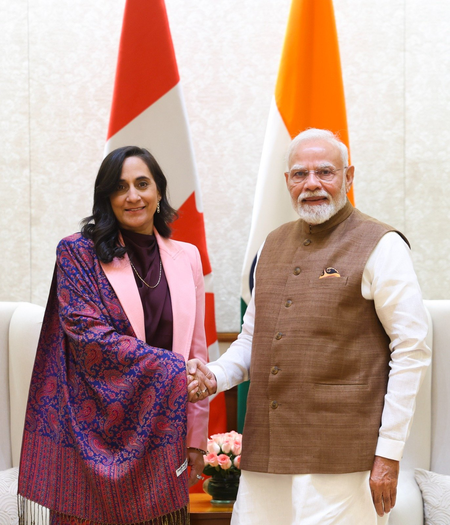 पीएम मोदी और कनाडा की विदेश मंत्री अनीता आनंद की मुलाकात, दोनों देशों के संबंधों को मजबूत करने पर हुई बातचीत पीएम मोदी और कनाडा की विदेश मंत्री अनीता आनंद की मुलाकात, दोनों देशों के संबंधों को मजबूत करने पर हुई बातचीत