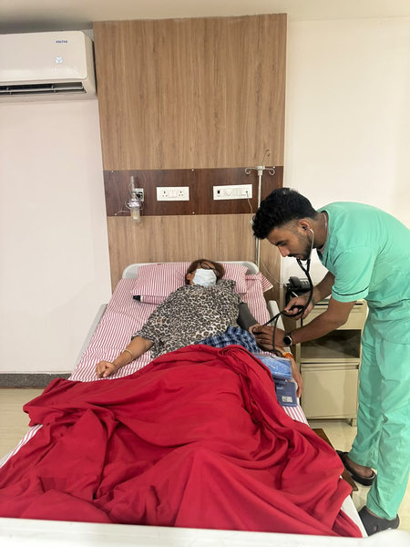 उत्तराखंड पति के खिलाफ एफआईआर के बाद बिगड़ी मंत्री रेखा आर्या की तबीयत, अस्पताल में भर्ती उत्तराखंड पति के खिलाफ एफआईआर के बाद बिगड़ी मंत्री रेखा आर्या की तबीयत, अस्पताल में भर्ती