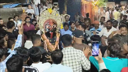 प्रयागराज की सड़कों पर निकला ऐतिहासिक काली स्वांग जुलूस, मां के जयकारों से गूंजा दारागंज प्रयागराज की सड़कों पर निकला ऐतिहासिक काली स्वांग जुलूस, मां के जयकारों से गूंजा दारागंज