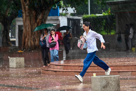 दिल्ली-एनसीआर में बारिश से बढ़ी ठंड, वायु प्रदूषण में दिखा सुधार दिल्ली-एनसीआर में बारिश से बढ़ी ठंड, वायु प्रदूषण में दिखा सुधार