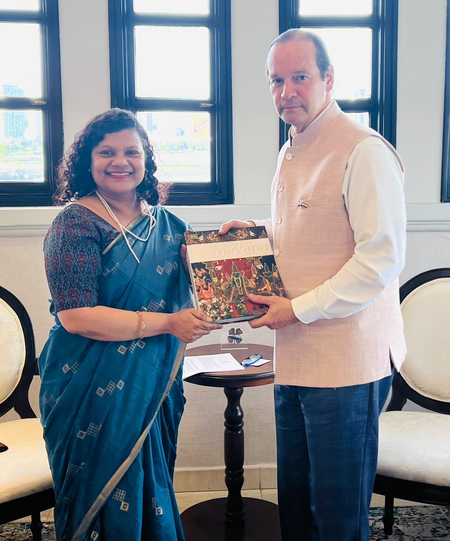 पनामा के विदेश मंत्री जेवियर से मिली राजदूत प्रतिभा पार्कर, द्विपक्षीय संबंधों को और मजबूत बनाने पर हुई चर्चा पनामा के विदेश मंत्री जेवियर से मिली राजदूत प्रतिभा पार्कर, द्विपक्षीय संबंधों को और मजबूत बनाने पर हुई चर्चा