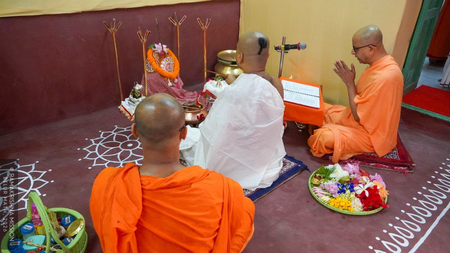 बंगाल बेलूर मठ में महाषष्ठी के साथ दुर्गा पूजा की शुरुआत, 125 साल पुरानी परंपरा का निर्वहन बंगाल बेलूर मठ में महाषष्ठी के साथ दुर्गा पूजा की शुरुआत, 125 साल पुरानी परंपरा का निर्वहन