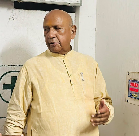जमशेदपुर डांडिया-गरबा नाइट में गैर-हिंदुओं की भागीदारी को लेकर गरमाई बहस, विधायक बोले- हिंदू विरोधियों को अनुमति न मिले जमशेदपुर डांडिया-गरबा नाइट में गैर-हिंदुओं की भागीदारी को लेकर गरमाई बहस, विधायक बोले- हिंदू विरोधियों को अनुमति न मिले