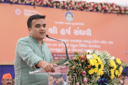 सूरत को ग्रामीण बुनियादी ढांचे के लिए 108 करोड़ रुपए मिले, गांव के स्कूलों को मिलेगी मोबाइल कंप्यूटर बस